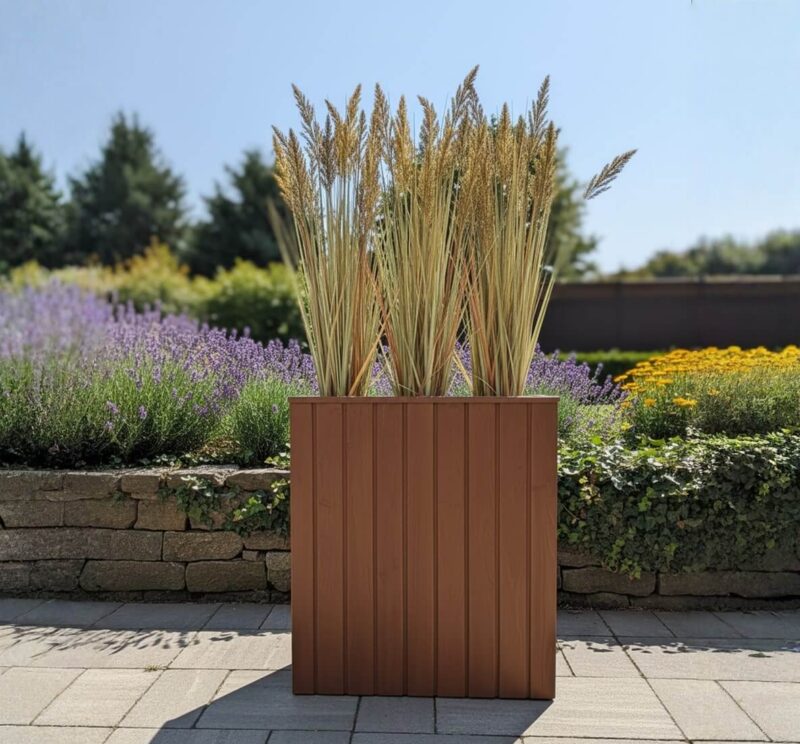 Térelválasztó virágláda jakuzzihoz